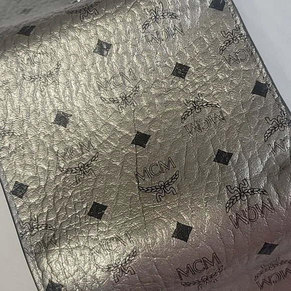 MCM Viesto Berlin 3 Fold Silver Leather Monogram Unisex Wallet - Picture 5 of 12